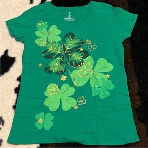 Four leaf glover green and gold shirt size medium